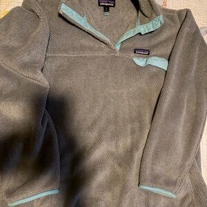 Patagonia Light Gray Fleece Jacket with Teal Trim